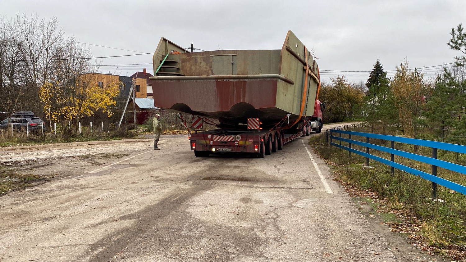 Выполнена доставка широкого корпуса катера