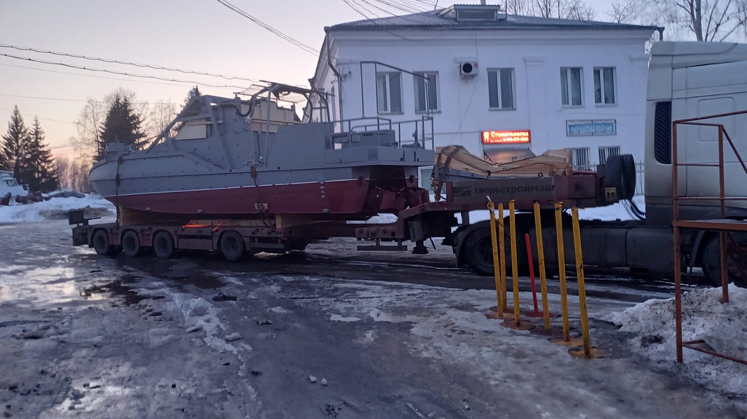 Перевозка негабаритного груза в Дагестан