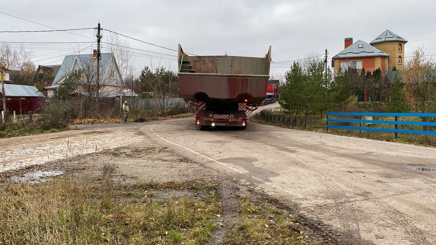 Выполнена доставка широкого корпуса катера
